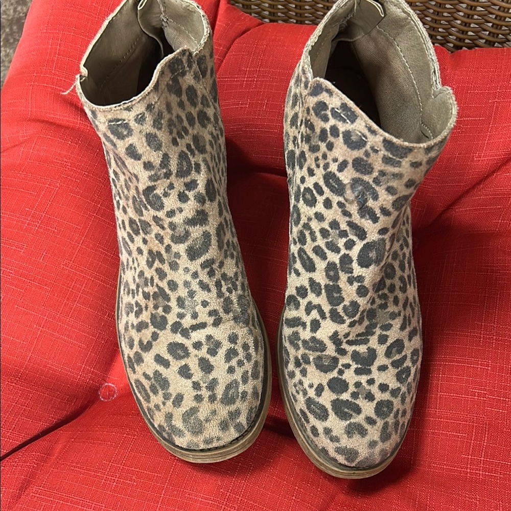 Billa Bong Leopard Print Ankle Boots size 7.